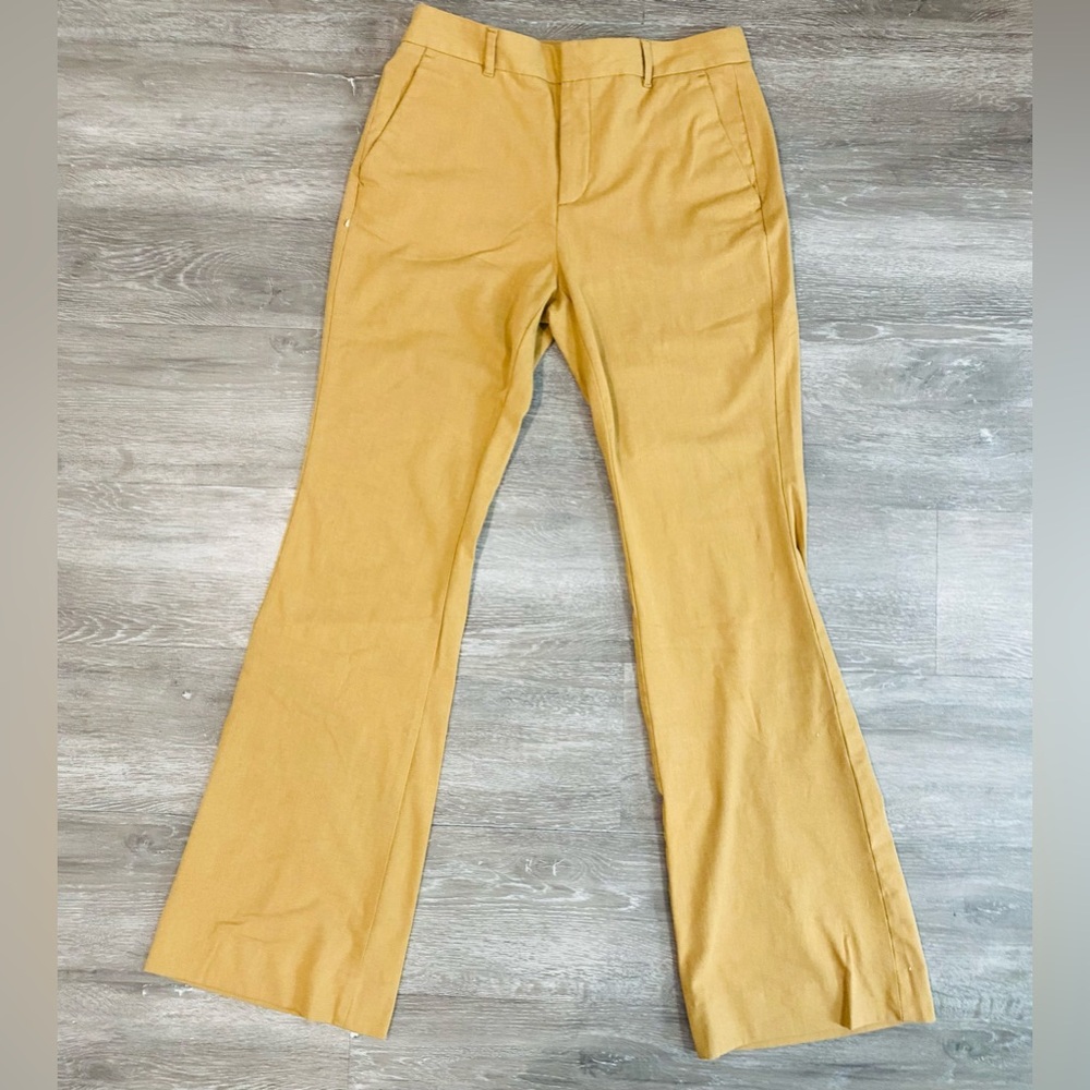 Beige Banana republic dress pants women’s size 4.